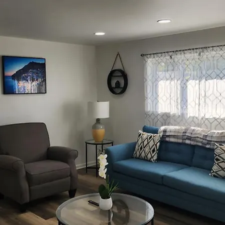 Charming Home Away From Home!